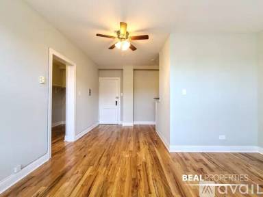 Main picture of 818 W Diversey Pkwy