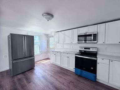 Main picture of 611 Chelmsford St