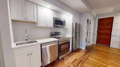 Main picture of 140 Cottage St