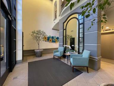 Main picture of 1776 Sacramento St