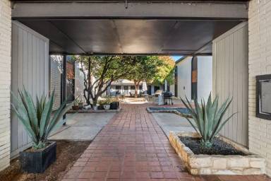 Main picture of 1220 W Anderson Ln