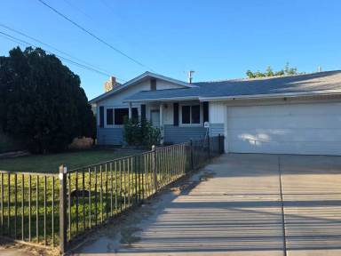 Main picture of 1415 E Fifth St