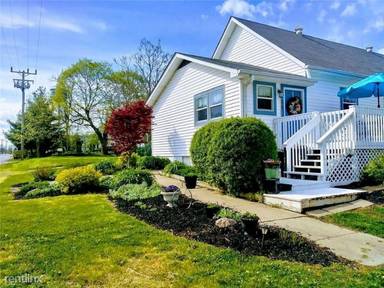 Main picture of 66 W Mill St