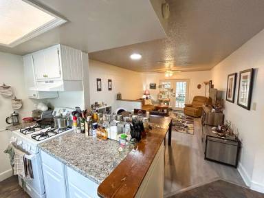 Main picture of 422 SE 8th St