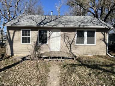 Main picture of 940 SE Pinecrest Dr