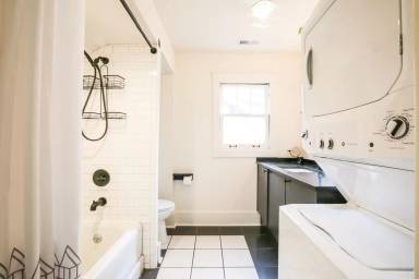Main picture of 233 Chapel Ave