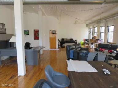 Main picture of 1733 N Milwaukee Ave