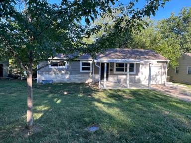 Main picture of 8616 Corrington Ave