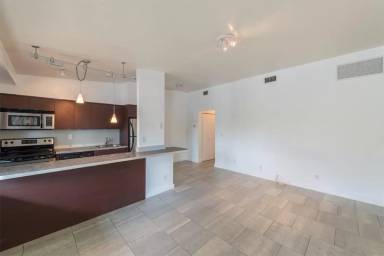 Main picture of 6835 Rue Versailles