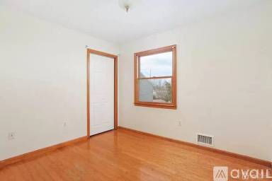 Main picture of 4 Levinson Ave
