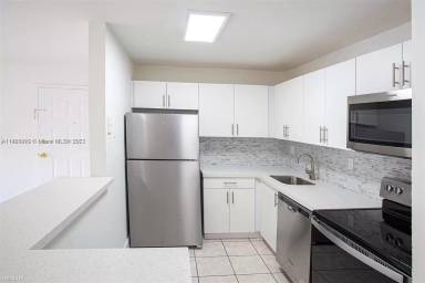 Main picture of 15550 SW 80th St