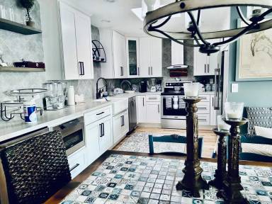 Main picture of 821 E Ave