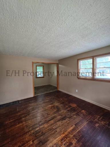 Main picture of 1031 S Emporia Ave