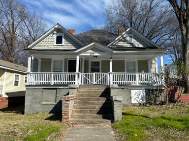 Main picture of 823 Parkwood Ave