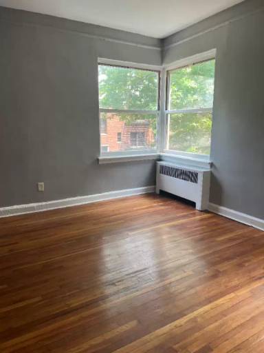 Main picture of 25 Van Velsor Pl