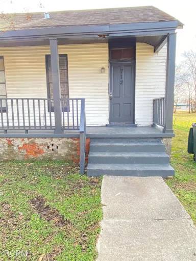 Main picture of 714 Stevens Ave NE