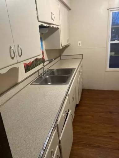 Main picture of 115 W 3rd Ave