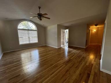 Main picture of 3542 Cave Springs Ave