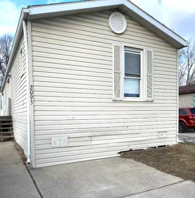 Main picture of 2095 N Sheeran Dr