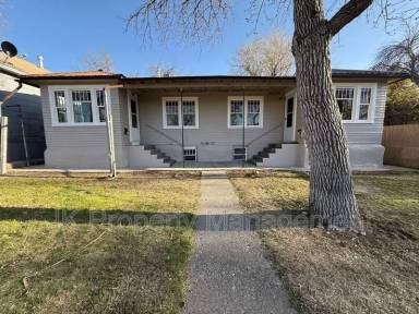 Main picture of 1016 8th Ave S