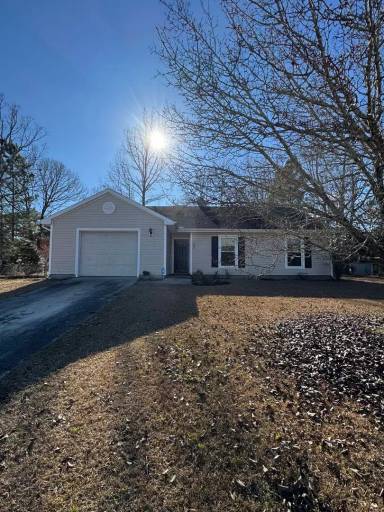 Main picture of 104 E Pebble Ct
