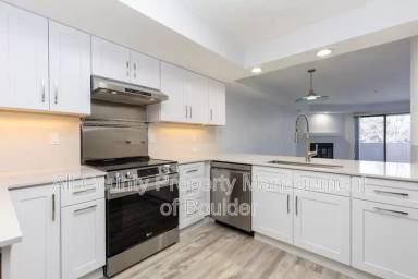 Main picture of 2938 Kalmia Ave