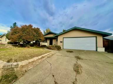 Main picture of 280 Markham Ave