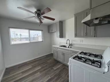Main picture of 14423 S Berendo Ave