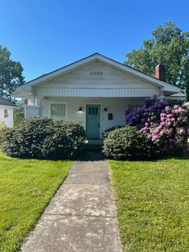 Main picture of 325 Highland Ave