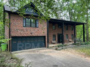 Main picture of 4500 Connell Dr