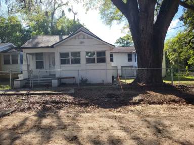 Main picture of 324 Nixon St