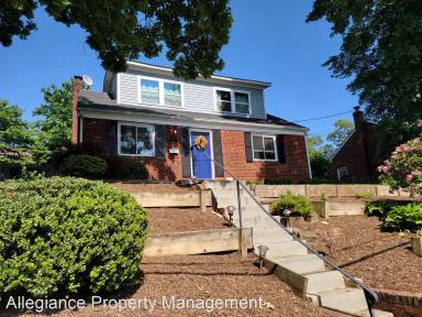 Main picture of 2021 S Quincy St