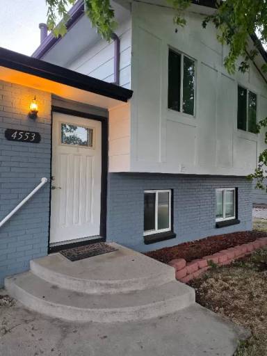 Main picture of 4553 S Dudley St