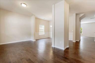 Main picture of 1057 Primrose Dr