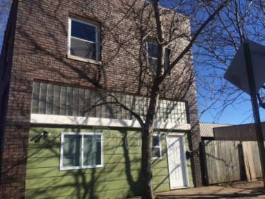 Main picture of 101 S Elm St