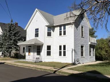 Main picture of 451 W 16th St