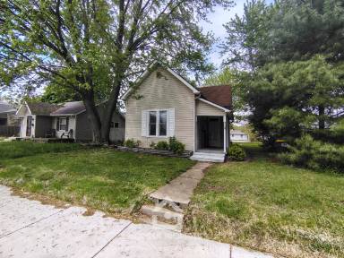 Main picture of 1120 W 4th St