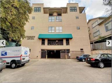 Main picture of 2409 Leon St
