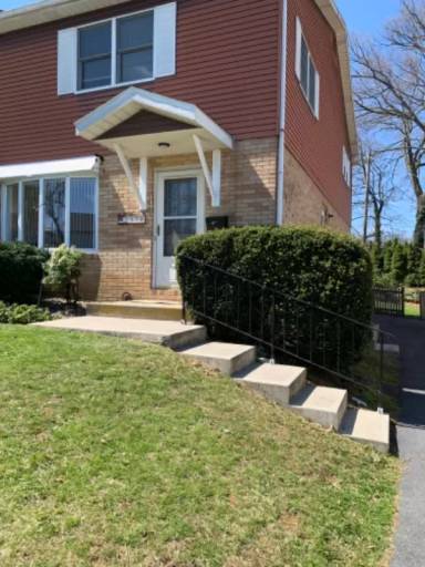 Main picture of 2376 S 10th St