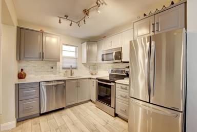 Main picture of 9370 SW 8th St