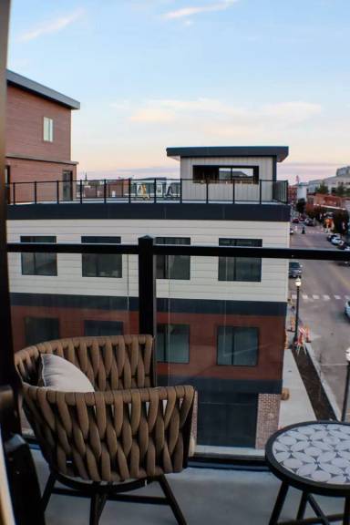 Main picture of 400 N Main St