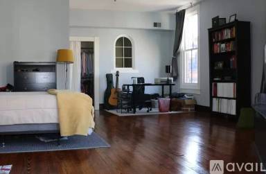 Main picture of 127 W Read St