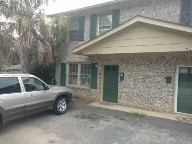 Main picture of 913 Comanchee Trl