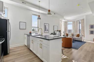 Main picture of 2201 Brookfield Ave