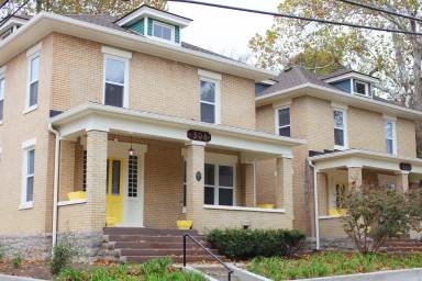 Main picture of 308 W Sixth St