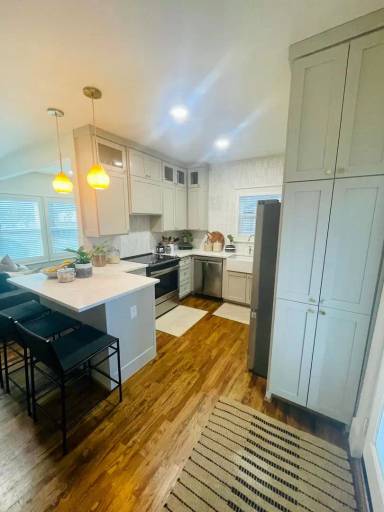 Main picture of 4004 Roswell St