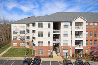 Main picture of 300 Riverbend Dr