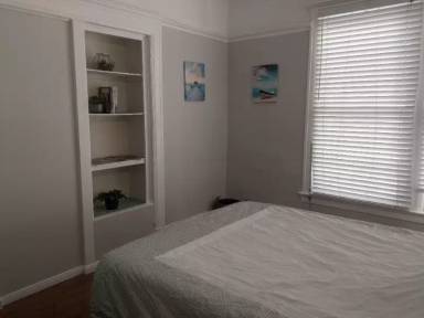 Main picture of 934 S Lake St