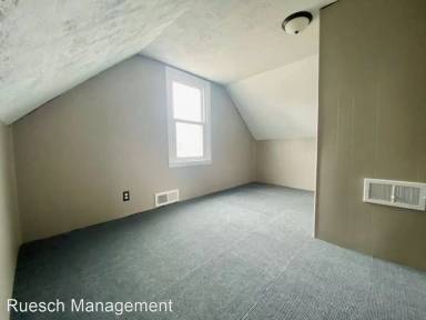 Main picture of 828 Depere St