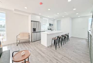 Main picture of 1165 W 39th St